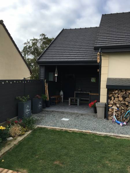 Extension d'une maison moderne par la création d'un atelier et d'un bureau à l'étage proche Étretat